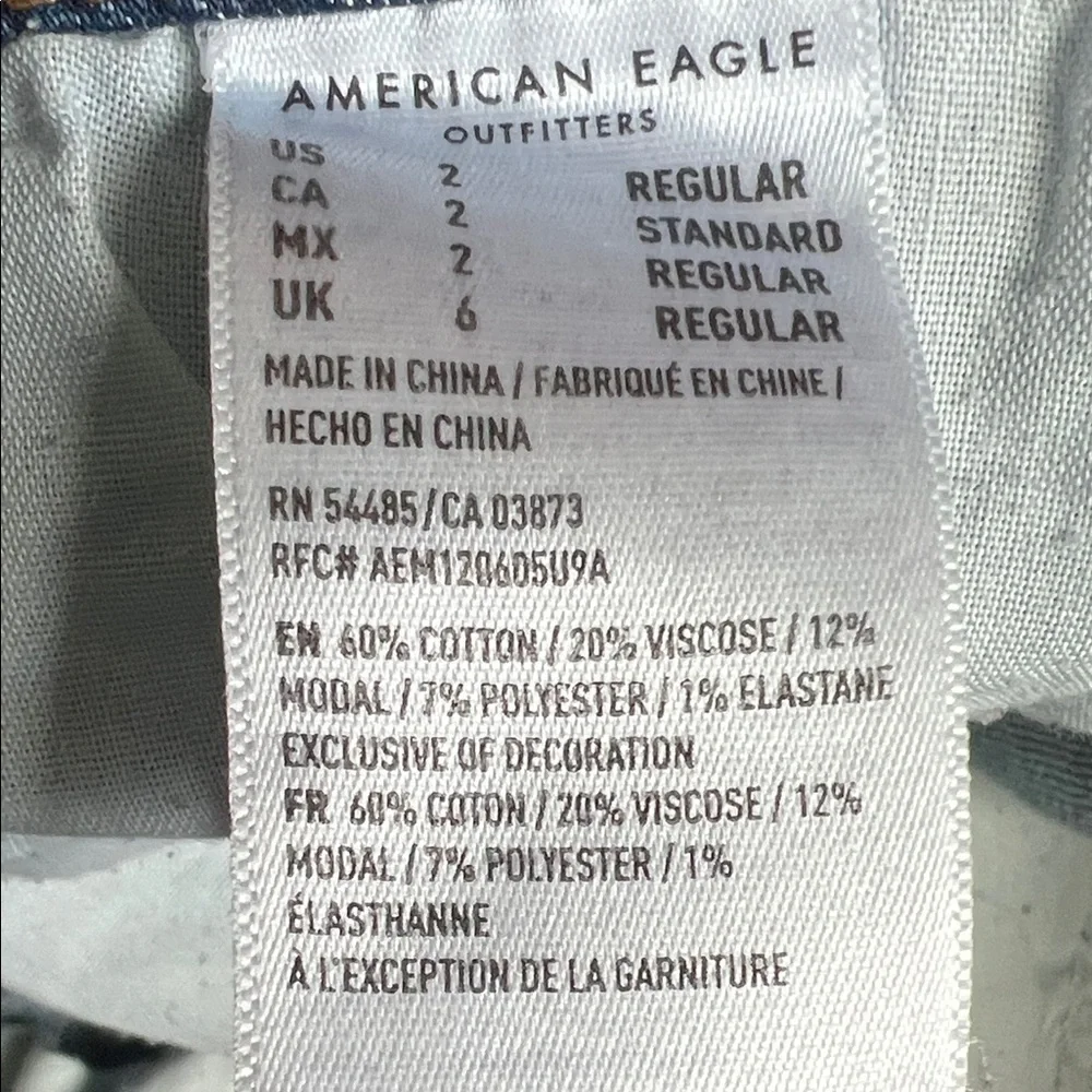 American Eagle Outfitters Classic Blue Jeans - Picture 4 of 6